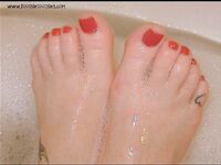 Twisted Toes feet