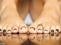 Twisted Toes feet