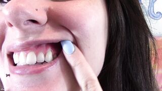 Leena Mae - This Is How I Yawn