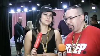 LJFOREPLAY - Spic N Spanish Interview Exxxotica 2017