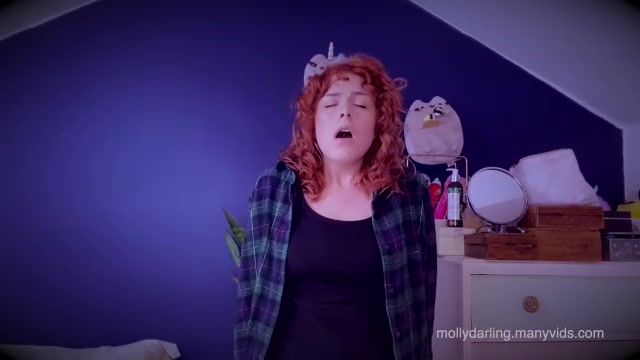 Molly Darling – Mommy Alien Impregnation.