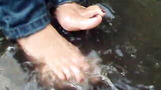 Lexi feet clip 4