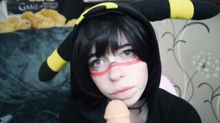 Bat Maisie - Umbreon Satisfies Her Trainer