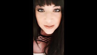 harmonyreigns - Up Close And Personal