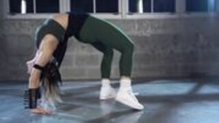 EvelinStone - Sonya Blade Pussy Spreading